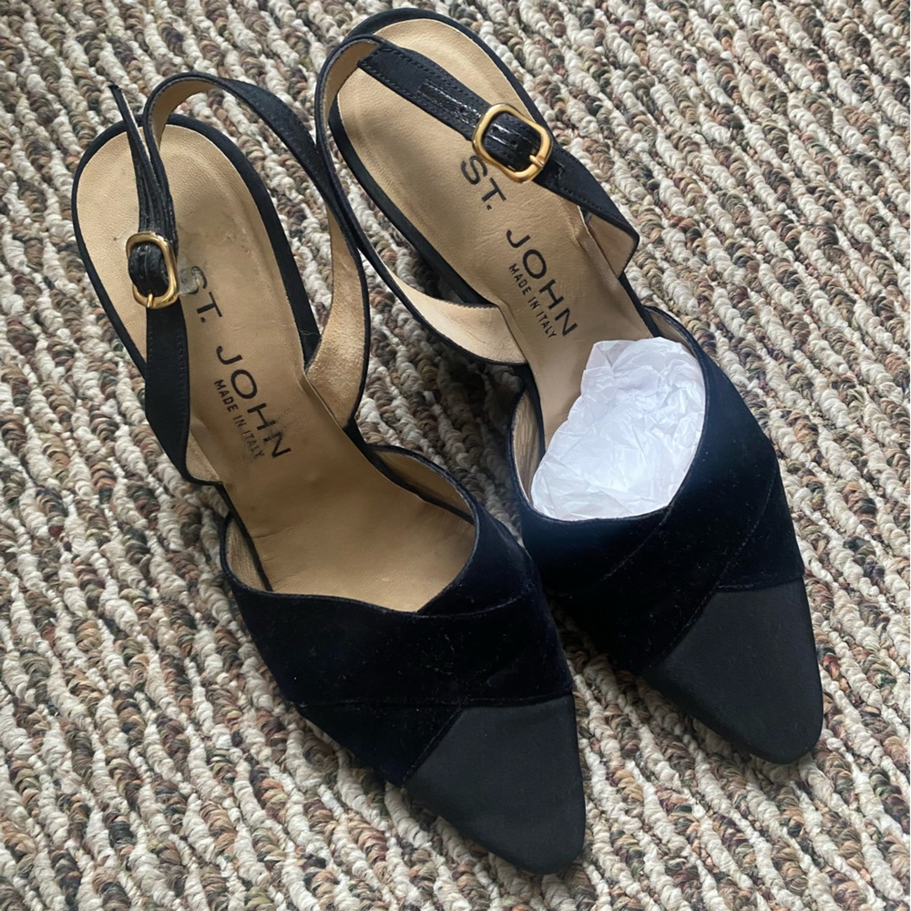 St. John Black Pointed Heel